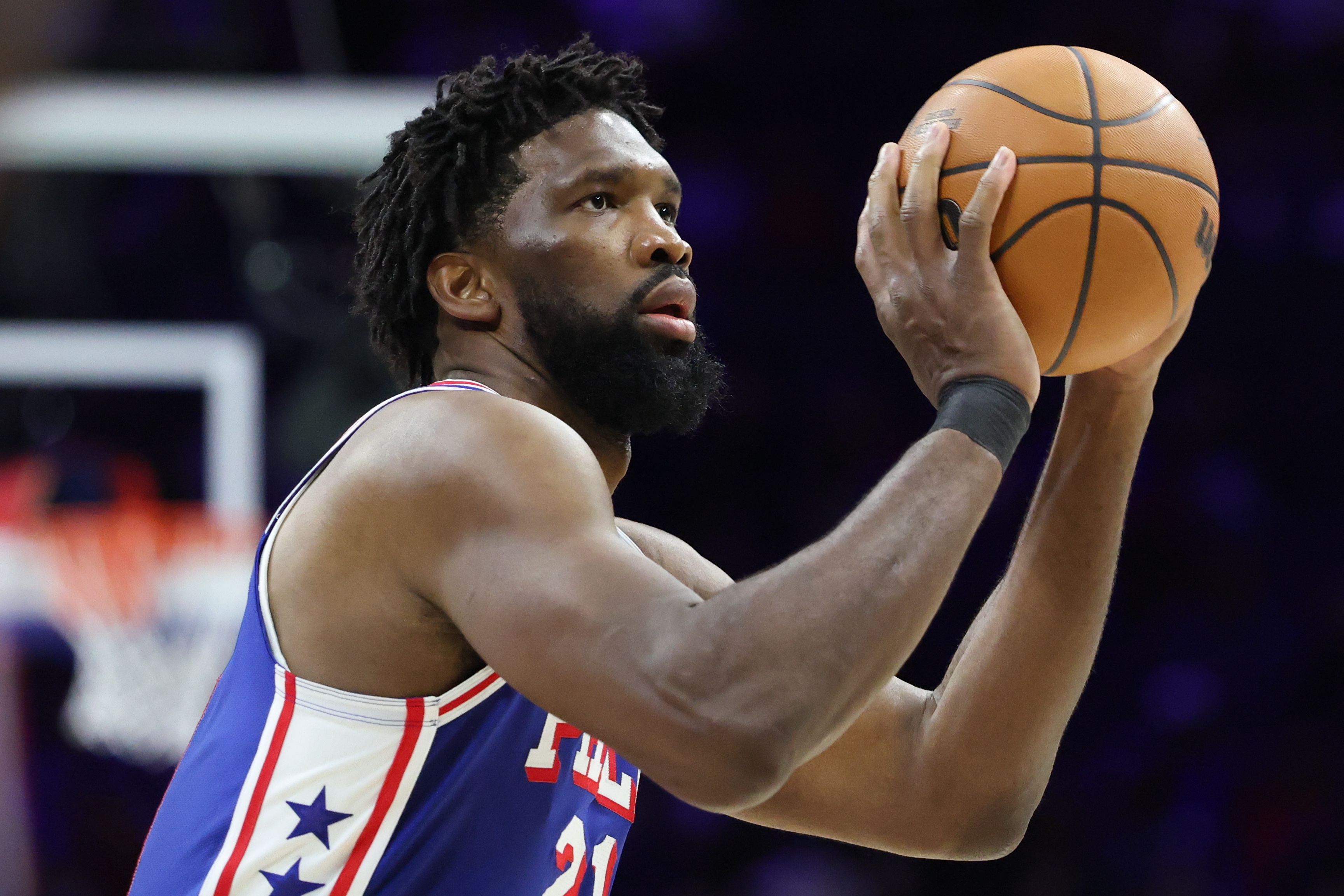 最后时刻送关键大帽！恩比德19中8砍下29分6板 罚球13中10